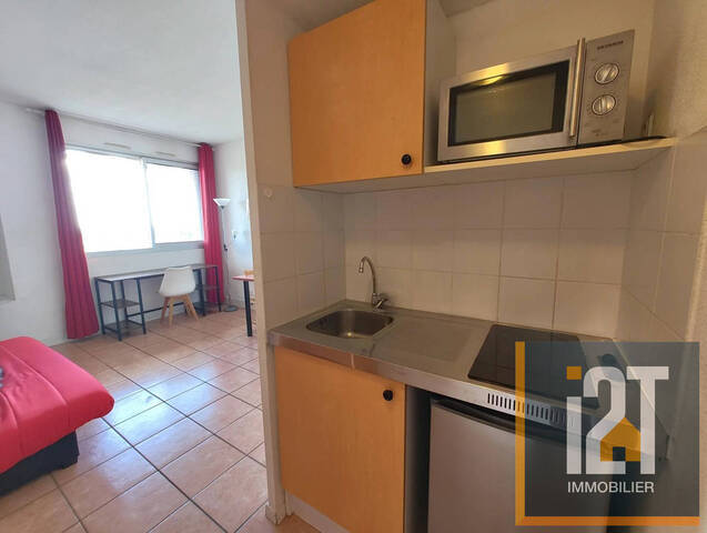 Sale Apartment 1 room Nîmes 30000 22 m²