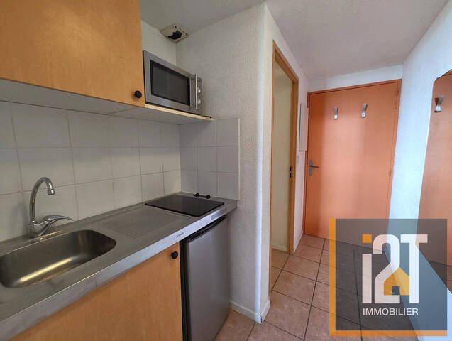 Sale Apartment 1 room Nîmes 30000 22 m²