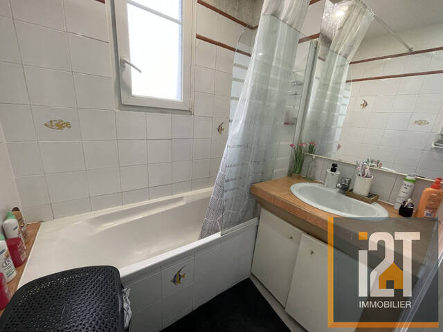 Sale Apartment 3 rooms Nîmes 30000 50 m²