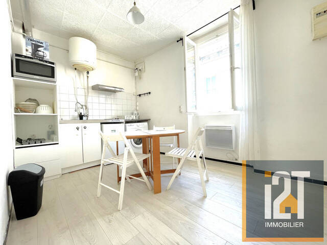 Sale Apartment 1 room Nîmes 30000 30 m²