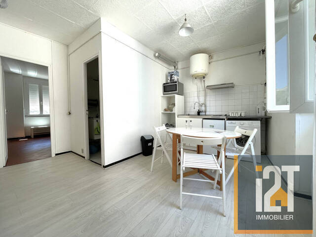Sale Apartment 1 room Nîmes 30000 30 m²