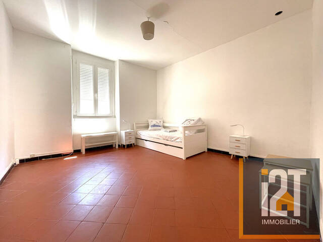 Sale Apartment 1 room Nîmes 30000 30 m²