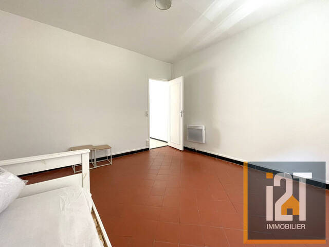 Sale Apartment 1 room Nîmes 30000 30 m²