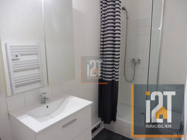 Sale Apartment 1 room Nîmes 30000 30 m²