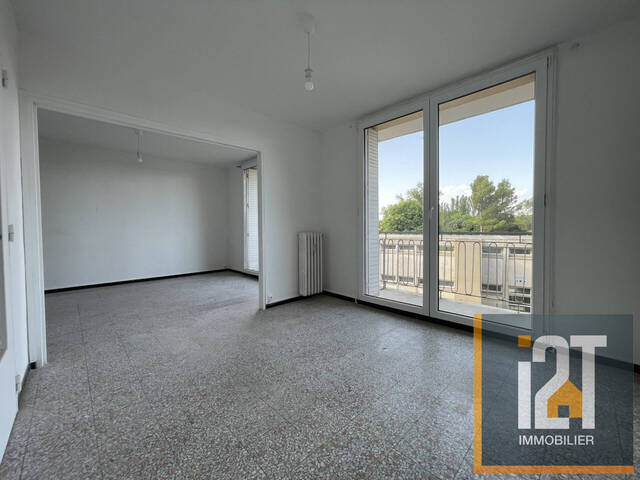 Sale Apartment 4 rooms Nîmes 30000 64 m²