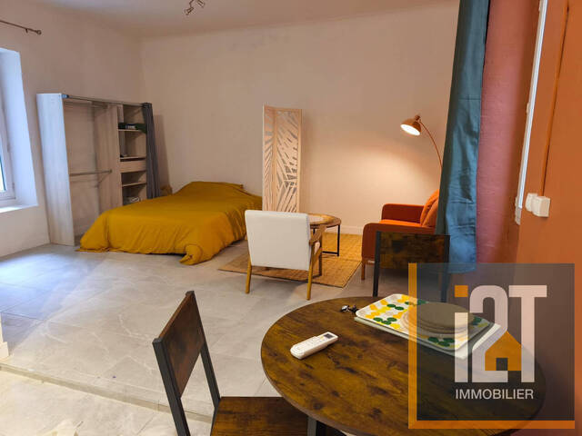 Rent Apartment 1 room Nîmes 30000 33 m²