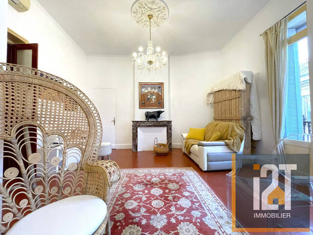 Vente Appartement 7 pièces Nîmes 30900 145 m²