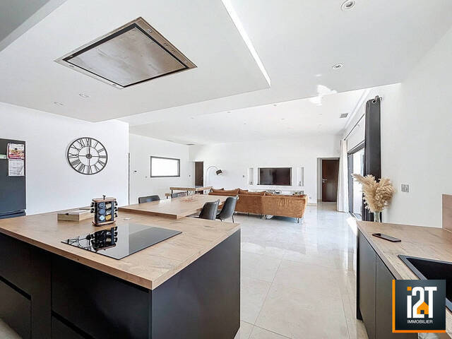 Sale House 4 rooms Saint-Geniès-de-Malgoirès 30190 145.7 m²