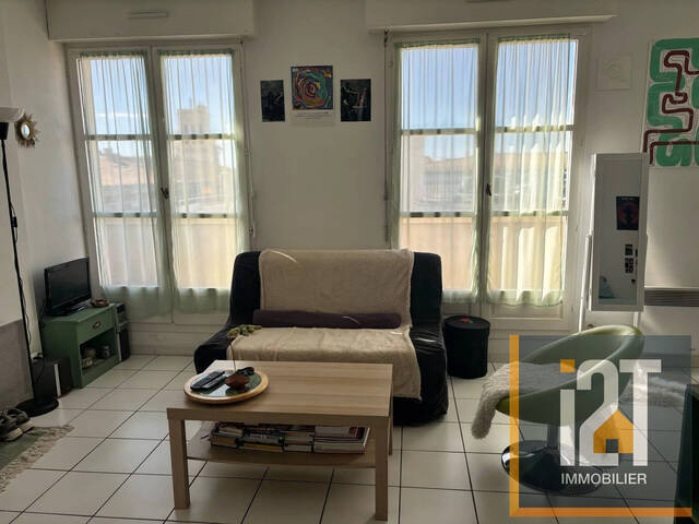 Rent Apartment 1 room Nîmes 30000 30.9 m²