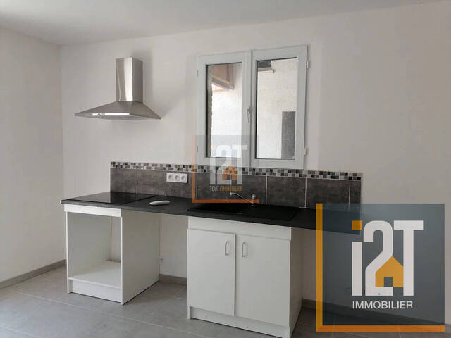 Location Appartement 3 pièces Théziers 30390 71.4 m²