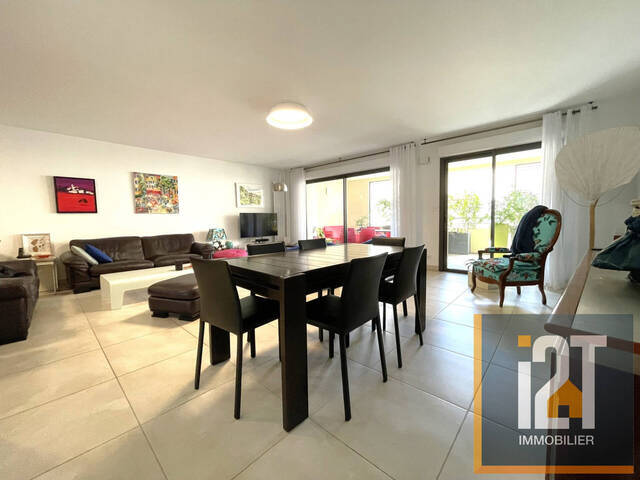 Sale Apartment 4 rooms Nîmes 30900 122.3 m²