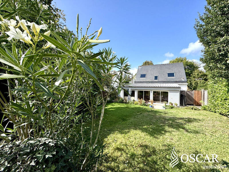 Buy house 10 rooms 180 m² in Nantes 44300