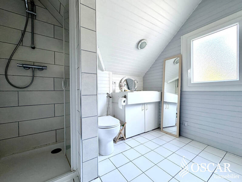 Buy house 10 rooms 180 m² in Nantes 44300