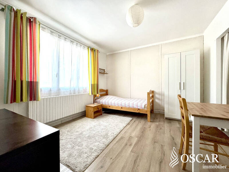 Buy house 10 rooms 180 m² in Nantes 44300