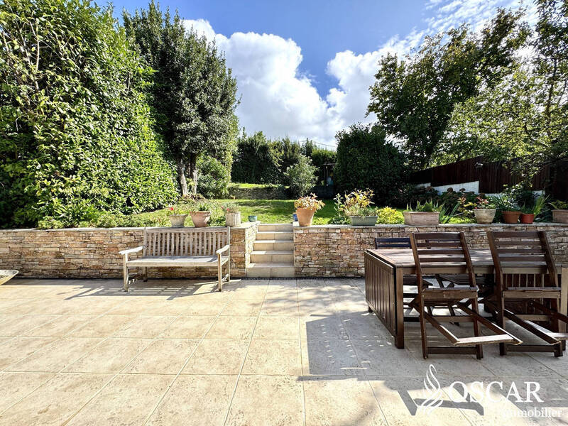 Buy house 10 rooms 180 m² in Nantes 44300