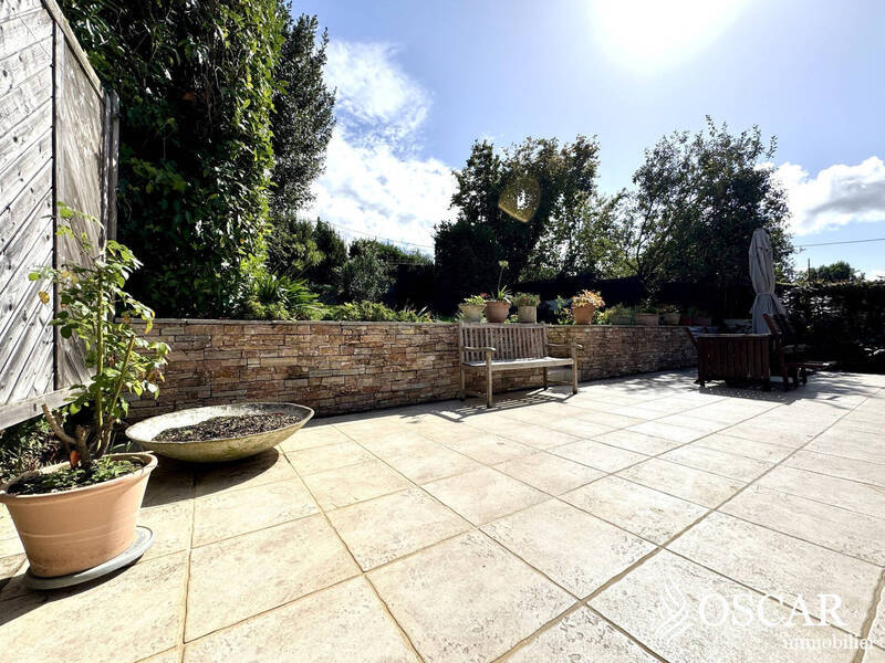 Buy house 10 rooms 180 m² in Nantes 44300