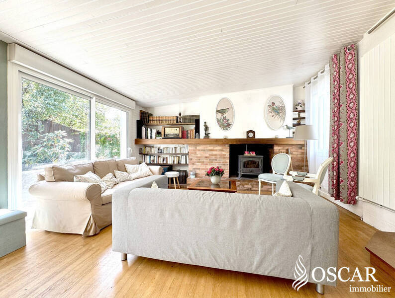 Buy house 10 rooms 180 m² in Nantes 44300