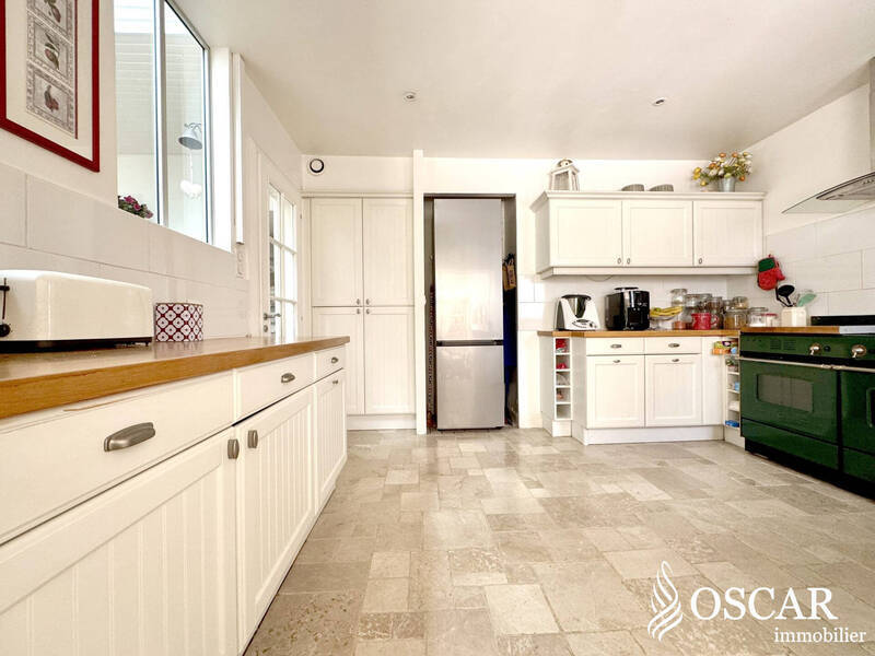 Buy house 10 rooms 180 m² in Nantes 44300