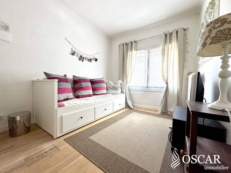 Buy house 10 rooms 180 m² in Nantes 44300