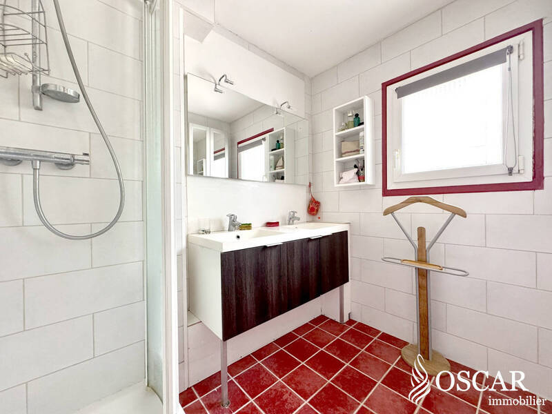 Buy house 10 rooms 180 m² in Nantes 44300