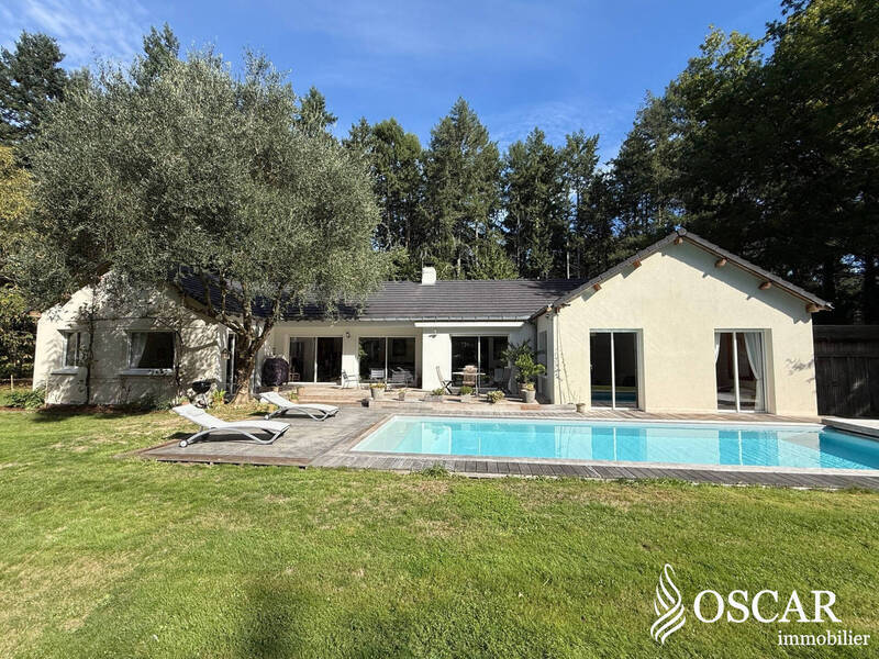Buy house maison contemporaine 6 rooms 156 m² in La Chapelle-sur-Erdre 44240