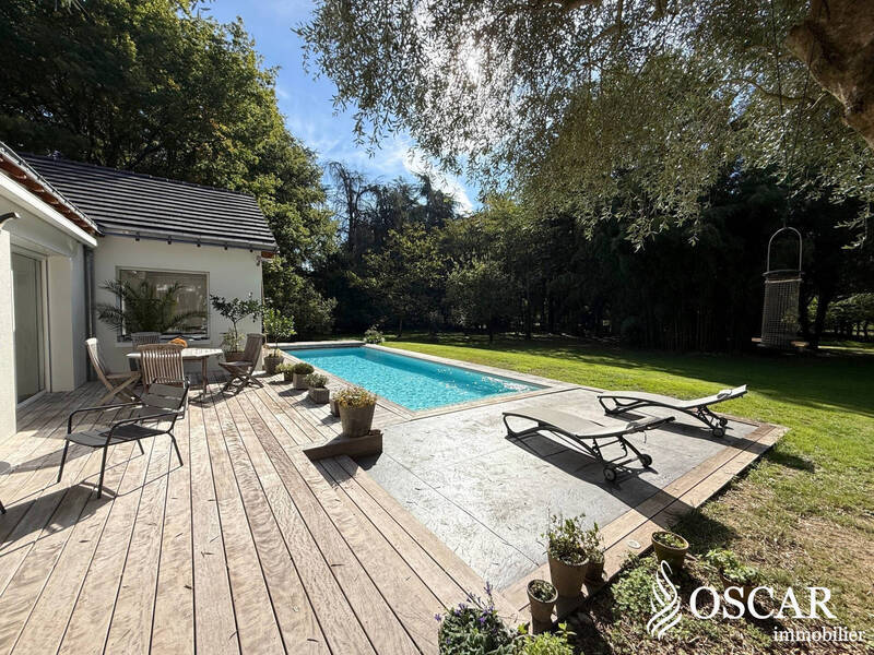 Buy house maison contemporaine 6 rooms 156 m² in La Chapelle-sur-Erdre 44240