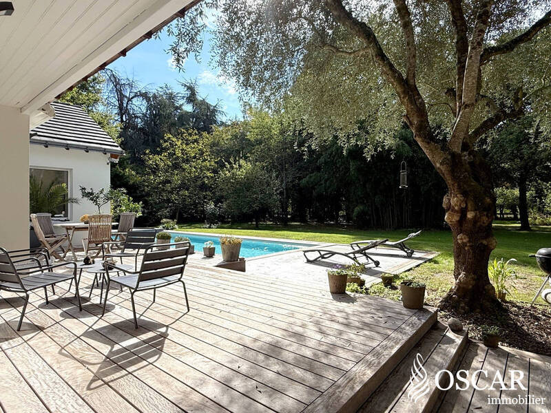 Buy house maison contemporaine 6 rooms 156 m² in La Chapelle-sur-Erdre 44240