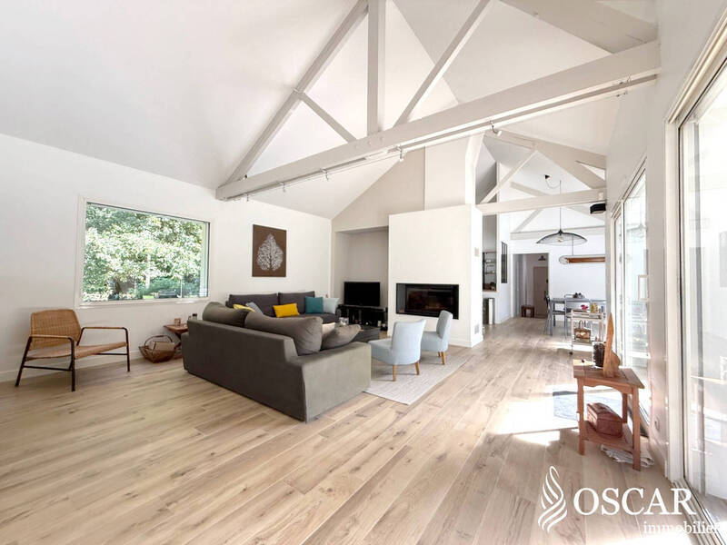 Buy house maison contemporaine 6 rooms 156 m² in La Chapelle-sur-Erdre 44240