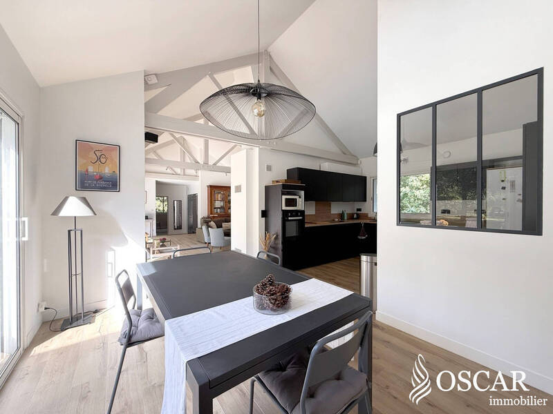 Buy house maison contemporaine 6 rooms 156 m² in La Chapelle-sur-Erdre 44240