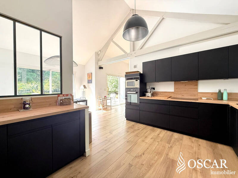 Buy house maison contemporaine 6 rooms 156 m² in La Chapelle-sur-Erdre 44240