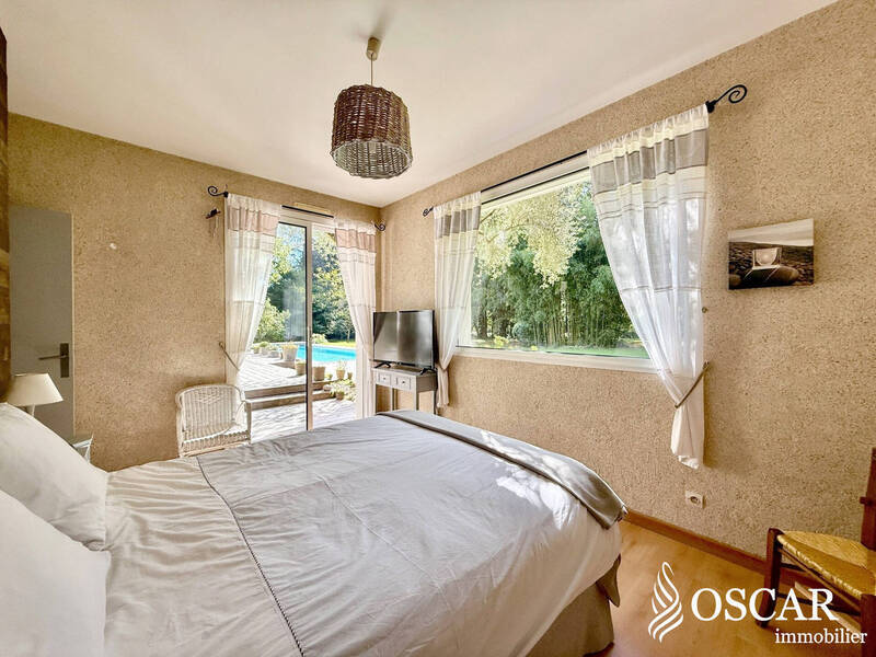 Buy house maison contemporaine 6 rooms 156 m² in La Chapelle-sur-Erdre 44240