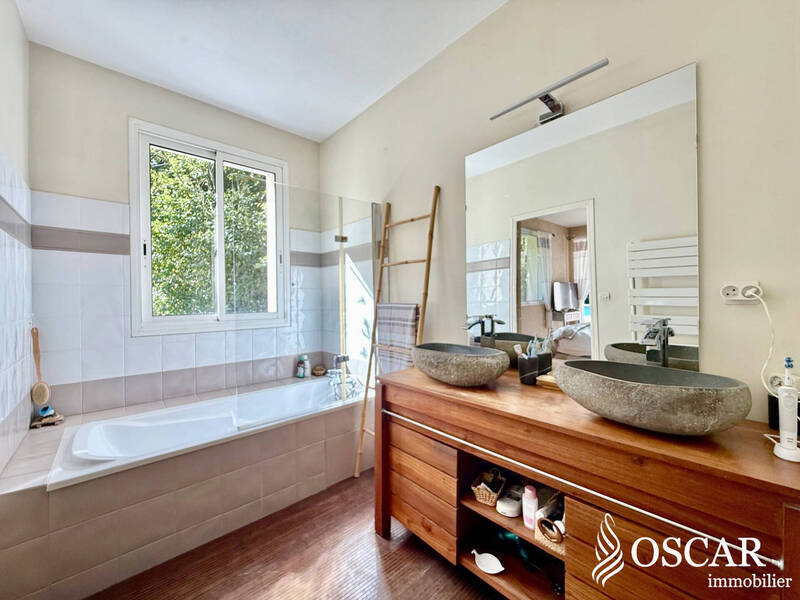 Buy house maison contemporaine 6 rooms 156 m² in La Chapelle-sur-Erdre 44240