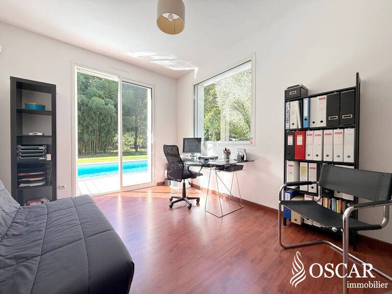 Buy house maison contemporaine 6 rooms 156 m² in La Chapelle-sur-Erdre 44240