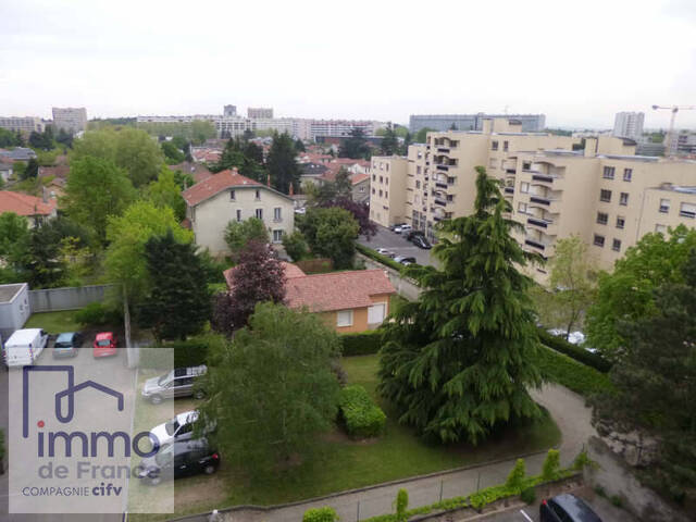 Location Appartement 3 pièces 80.27 m² Bron 69500 Centre ville