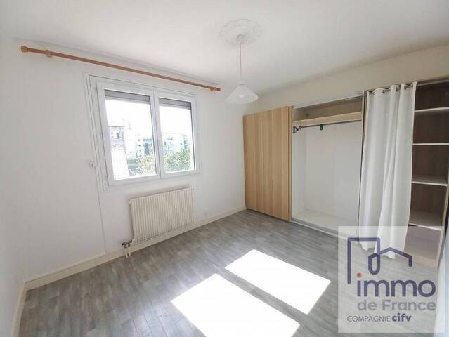 Location Appartement t3 77 m² Saint-Genest-Lerpt 42530