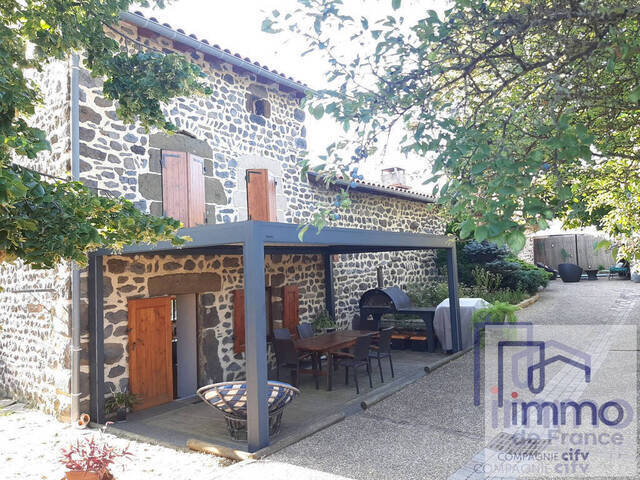 Vente Maison ferme 6 pièces 200 m² Saint-Vidal 43320