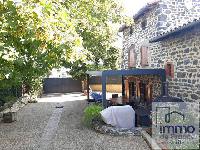 Vente Maison ferme 6 pièces 200 m² Saint-Vidal 43320