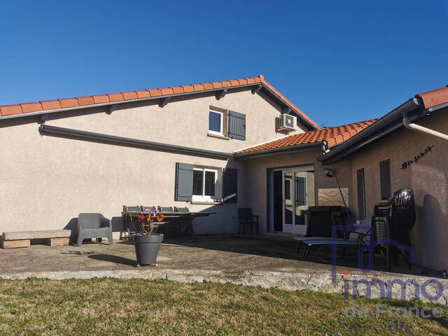 Sale House villa 9 rooms 168 m² Châtelneuf 42940