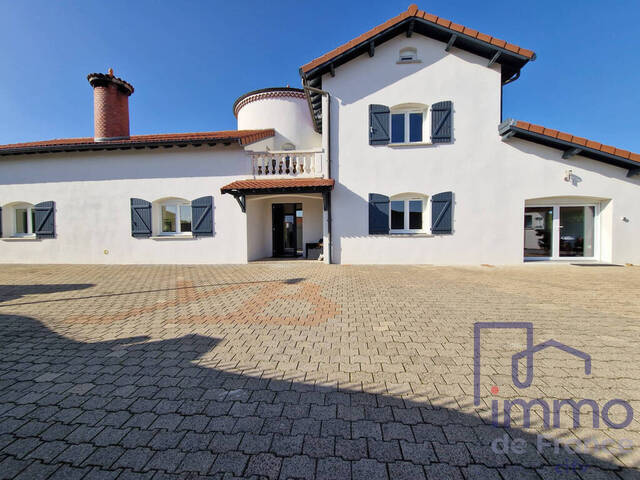 Vente Maison villa 8 pièces 280 m² Saint-Cyprien 42160
