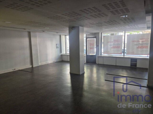 Vente Local commercial 95 m² Saint-Chamond 42400