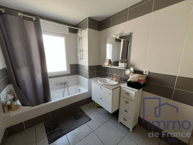 Sale Apartment 3 rooms 88 m² Saint-Genest-Lerpt 42530