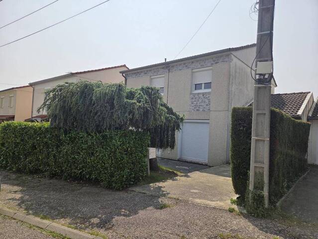 Location Maison 4 pièces 98 m² Chazelles-sur-Lyon 42140