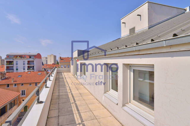 Sale Apartment 4 rooms 96 m² Villeurbanne 69100