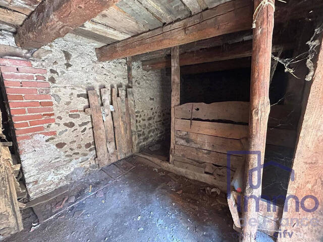 Sale Ancient house 2 rooms 76.23 m² Saint-Cyprien 42160