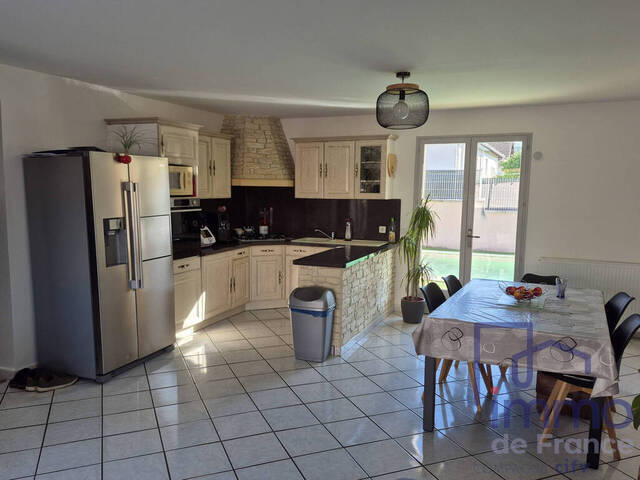 Vente Maison villa 5 pièces 110 m² Le Chambon-Feugerolles 42500