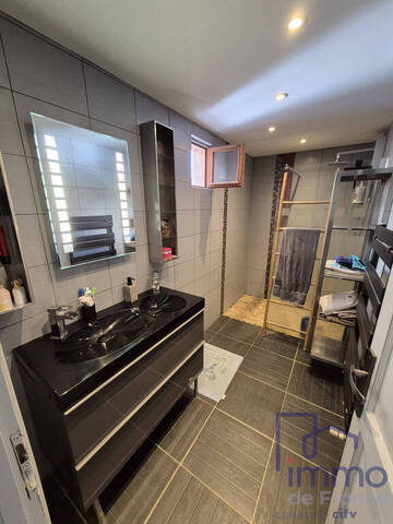 Vente Maison villa 5 pièces 110 m² Le Chambon-Feugerolles 42500