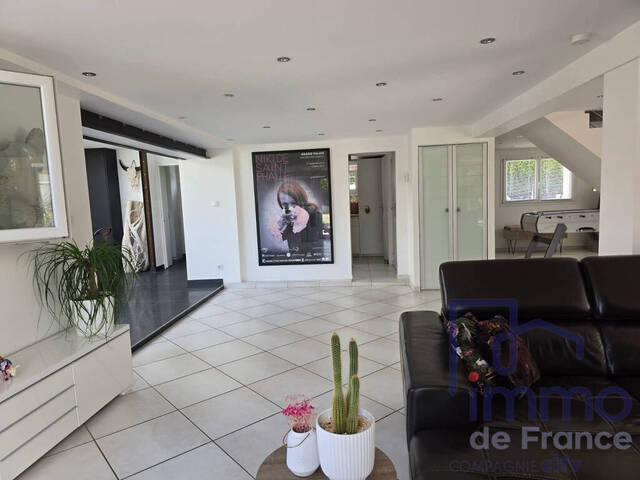 Vente Maison villa 7 pièces 181 m² Saint-Just-Saint-Rambert 42170