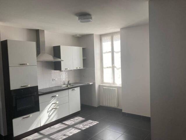 Rent Apartment 3 rooms 70 m² Saint-Symphorien-sur-Coise 69590