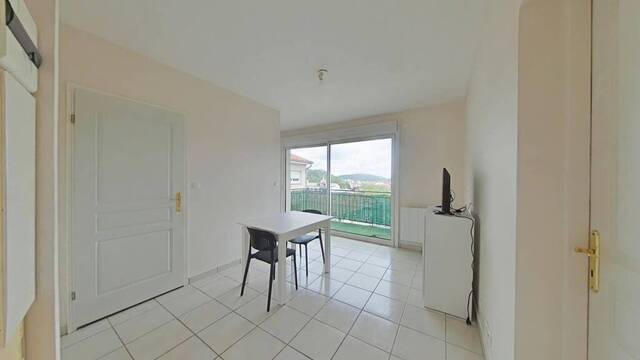 Rent Apartment 2 rooms 30 m² Saint-Étienne 42000 TREFILERIE