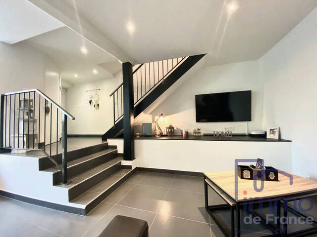 Sale Ancient house 4 rooms 93 m² Montbrison 42600